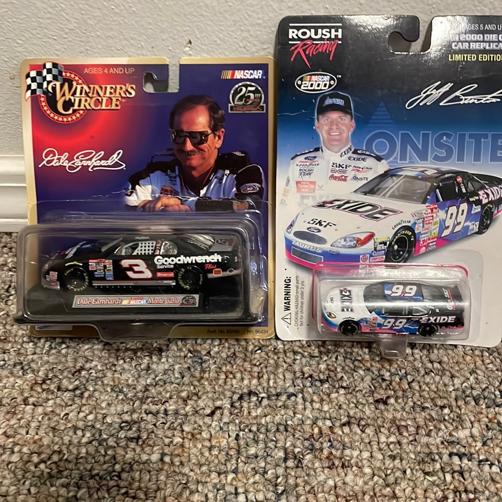 2 toy cars